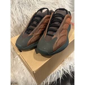 Size 9 Yeezy 700 V3 Copper Fade Adidas sneakers